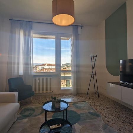 Апартаменты Big House-Private Parking-12" Walk From The Arena Верона Экстерьер фото