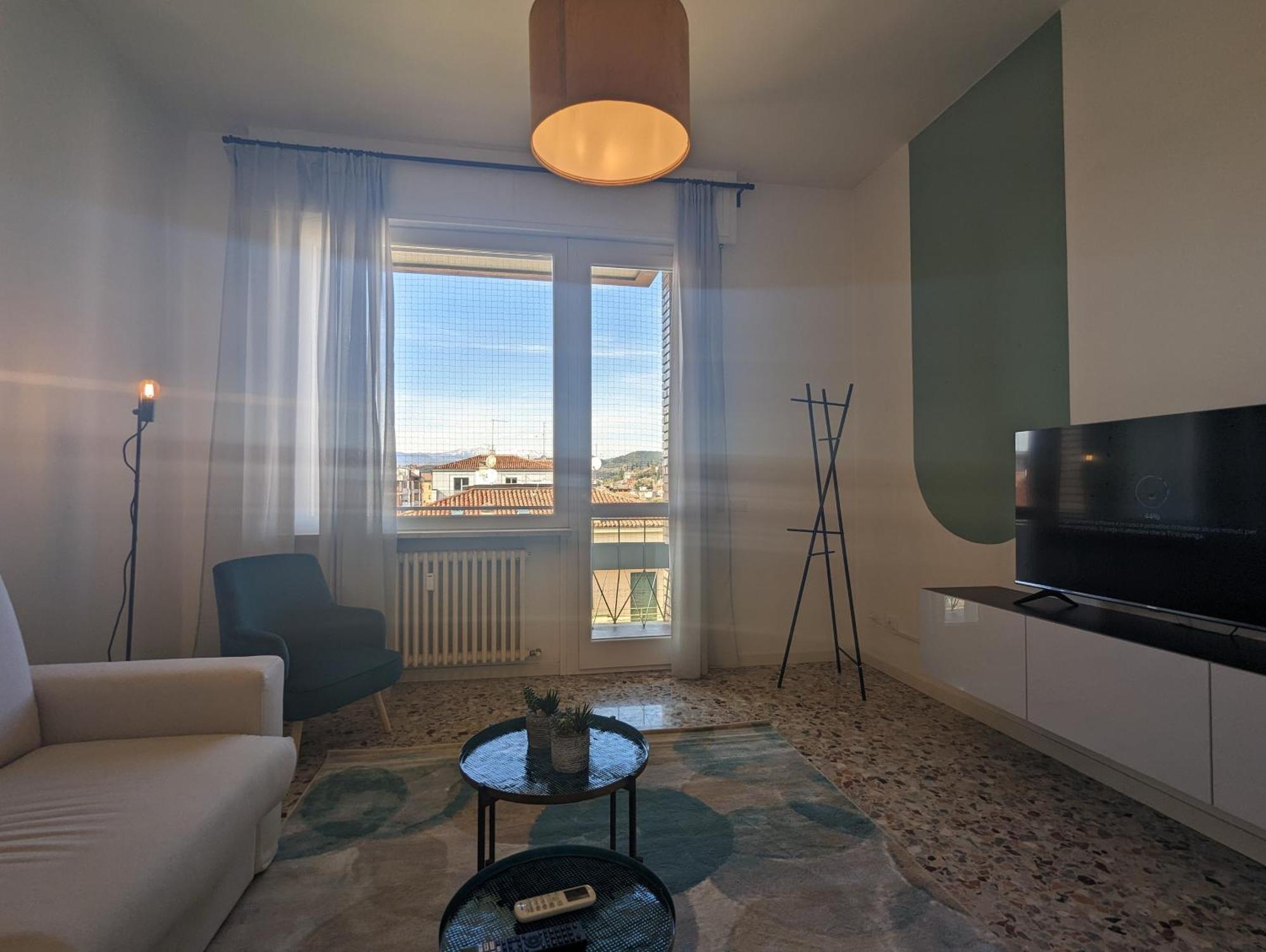 Апартаменты Big House-Private Parking-12" Walk From The Arena Верона Экстерьер фото