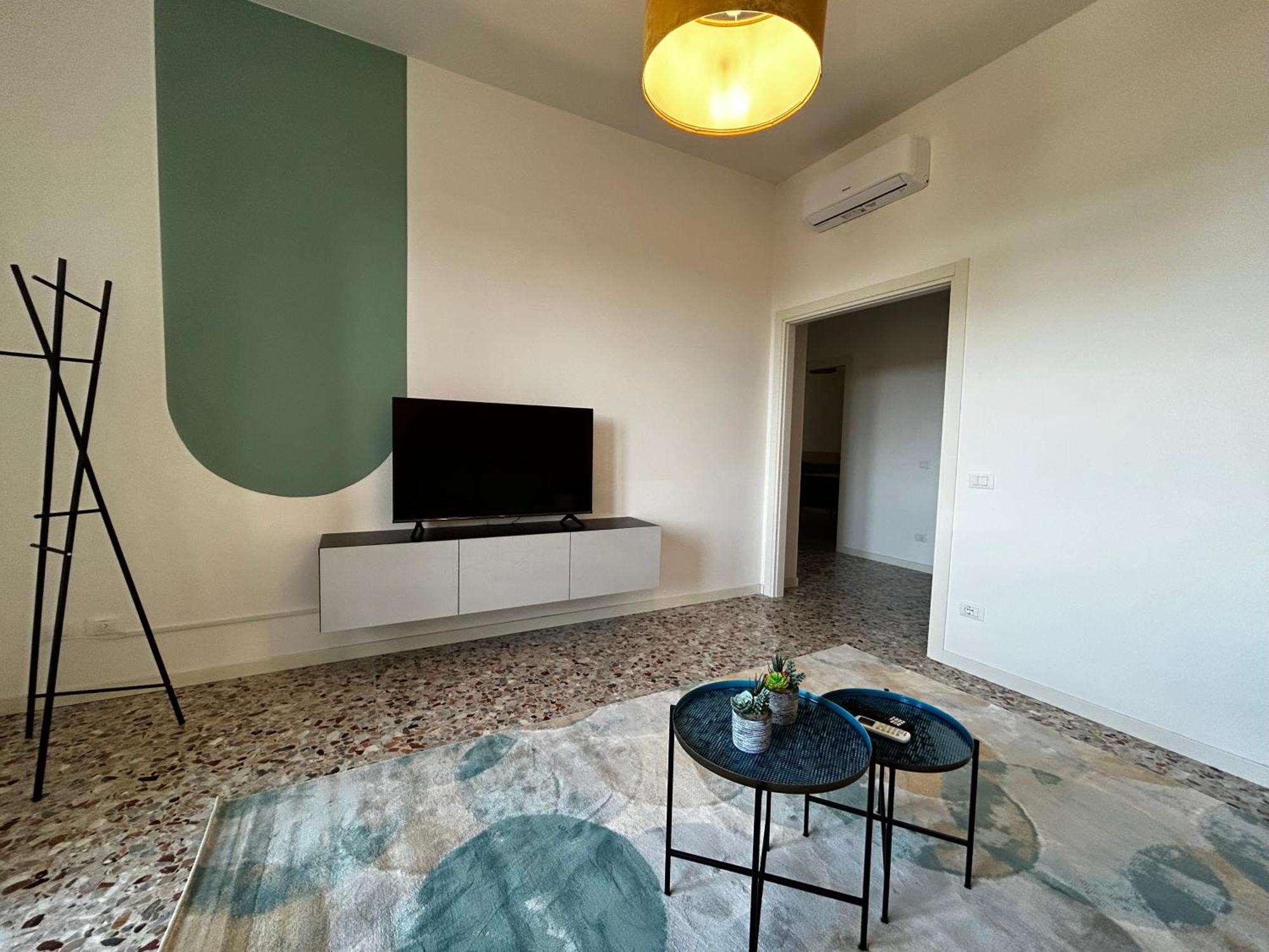 Апартаменты Big House-Private Parking-12" Walk From The Arena Верона Экстерьер фото