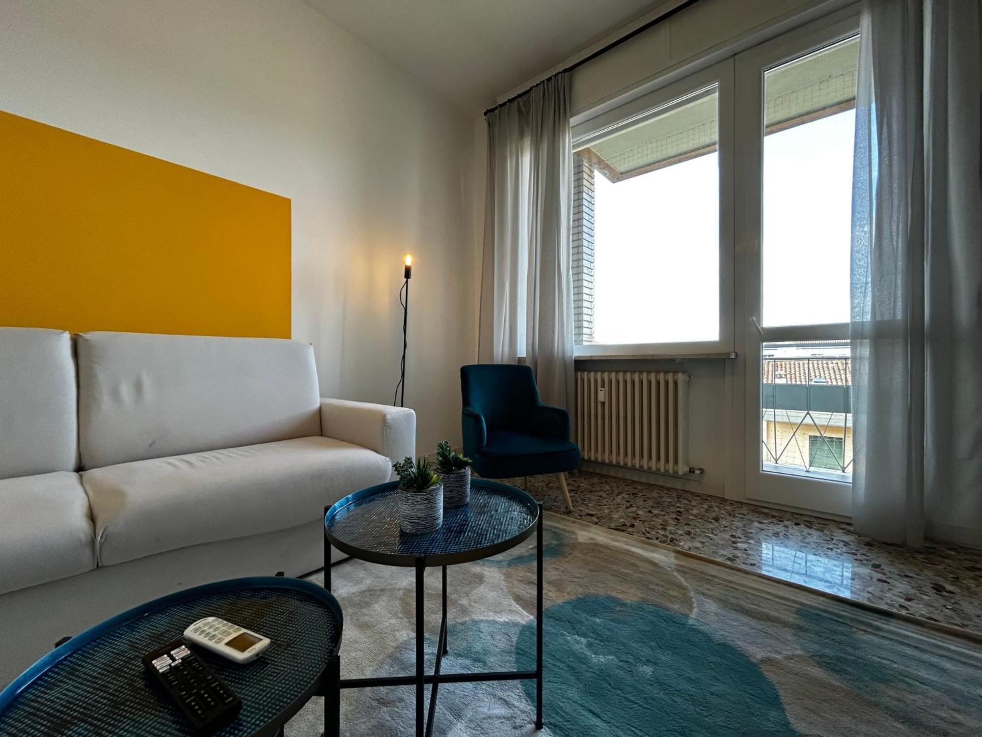 Апартаменты Big House-Private Parking-12" Walk From The Arena Верона Экстерьер фото