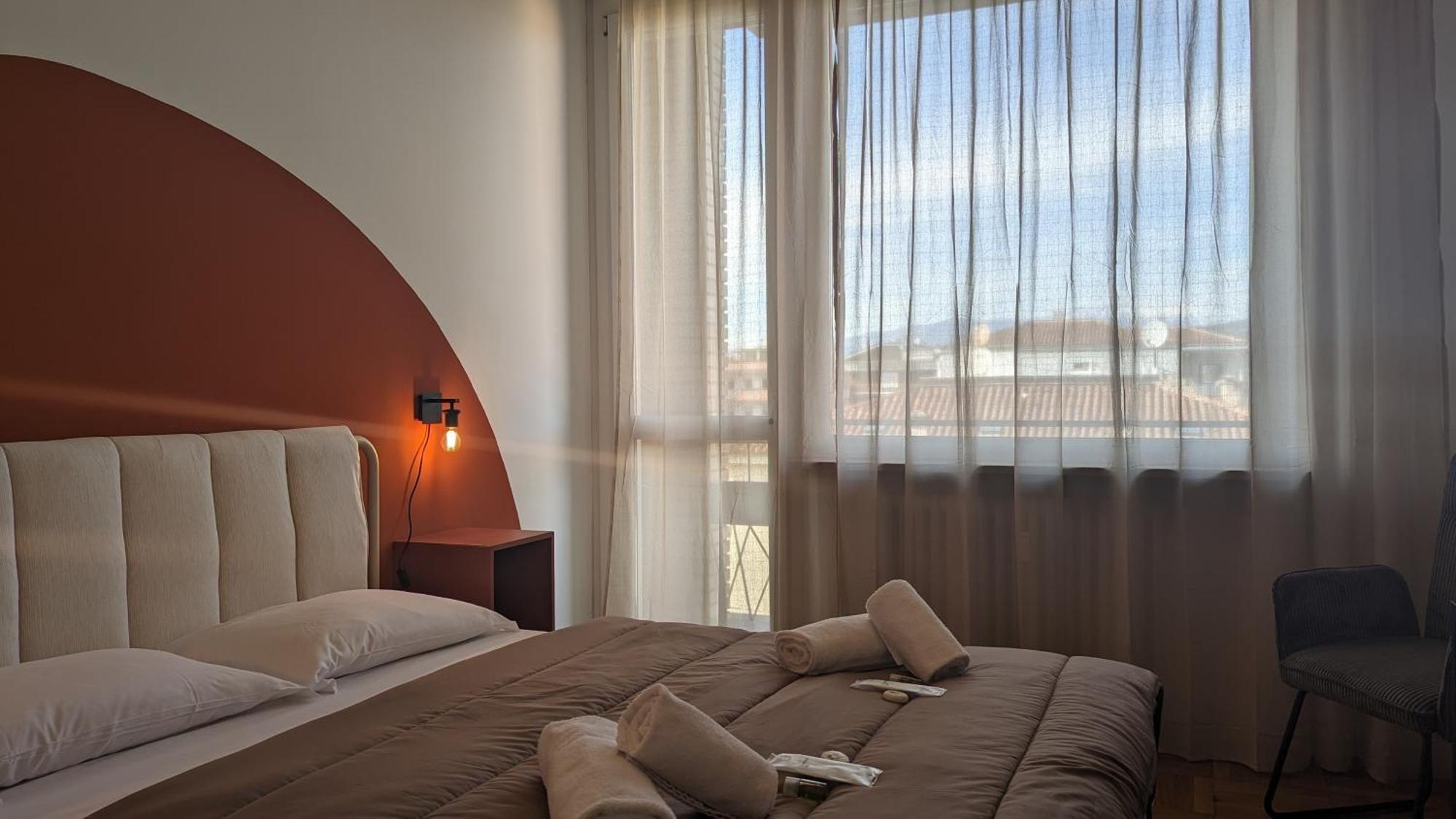 Апартаменты Big House-Private Parking-12" Walk From The Arena Верона Экстерьер фото