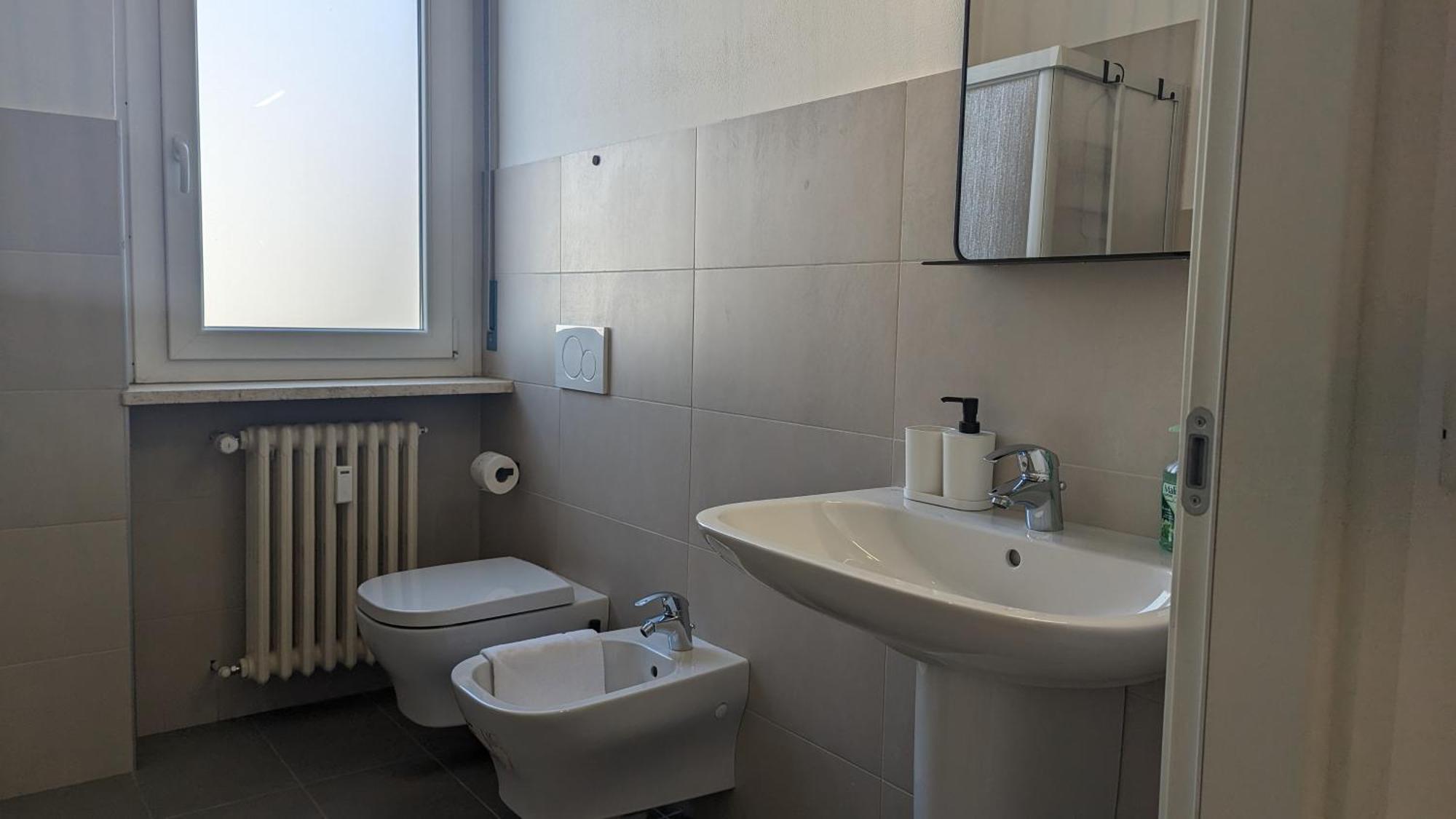 Апартаменты Big House-Private Parking-12" Walk From The Arena Верона Экстерьер фото