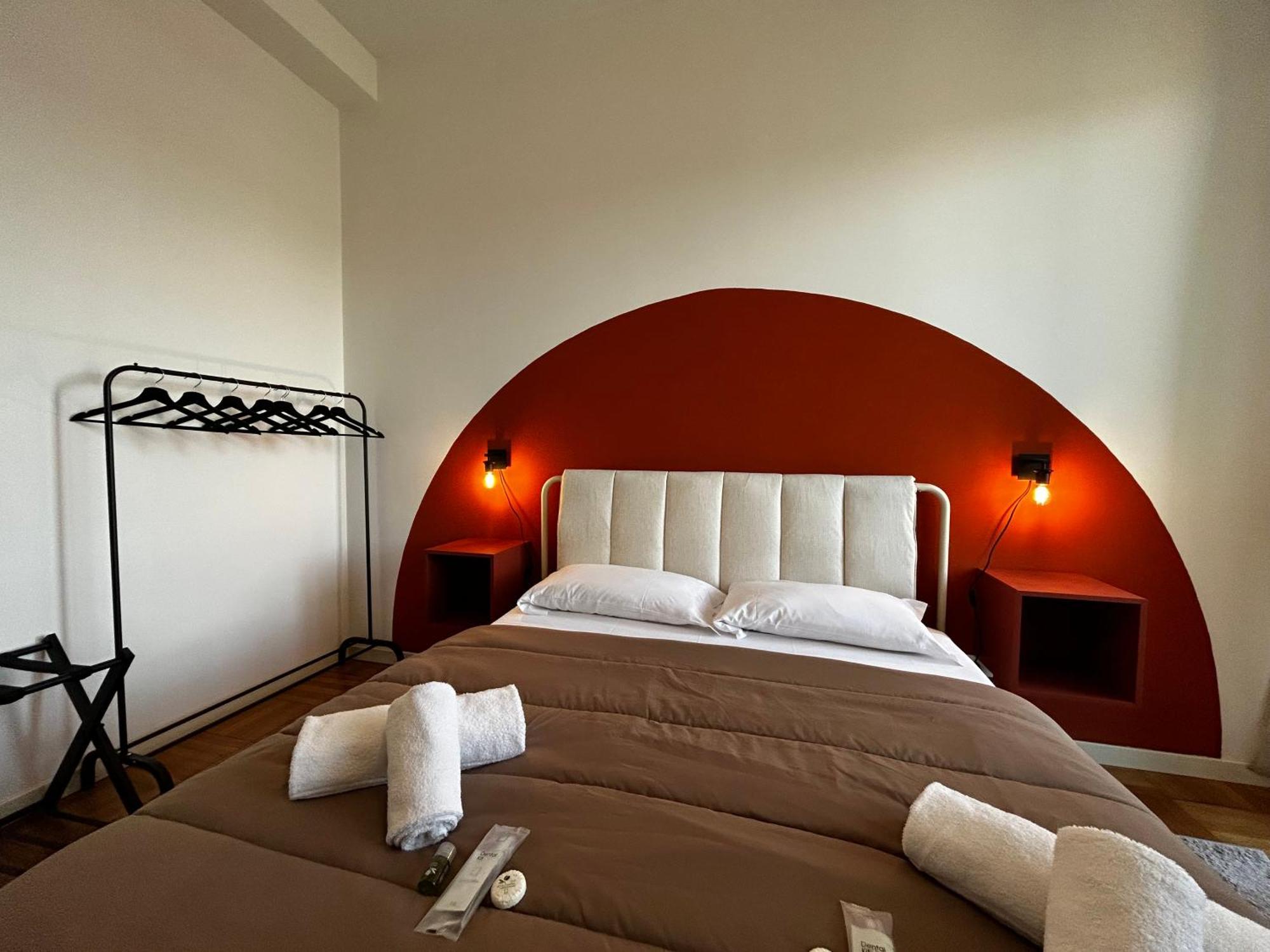 Апартаменты Big House-Private Parking-12" Walk From The Arena Верона Экстерьер фото