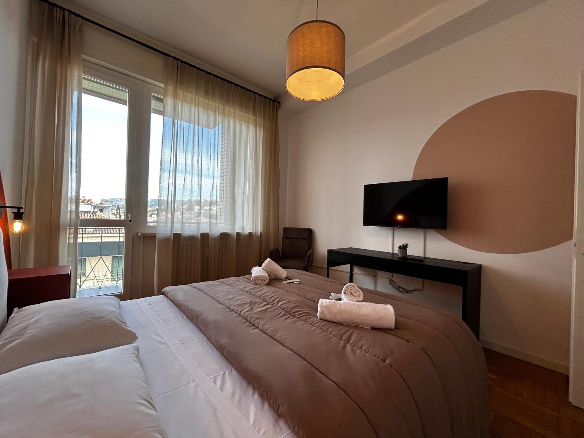 Апартаменты Big House-Private Parking-12" Walk From The Arena Верона Экстерьер фото